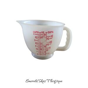 Vintage four cup measuring cup Tupperware mix and pour no lid
